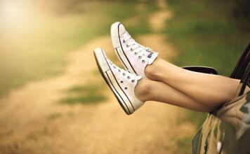 Ile pali samochód Audi R8?